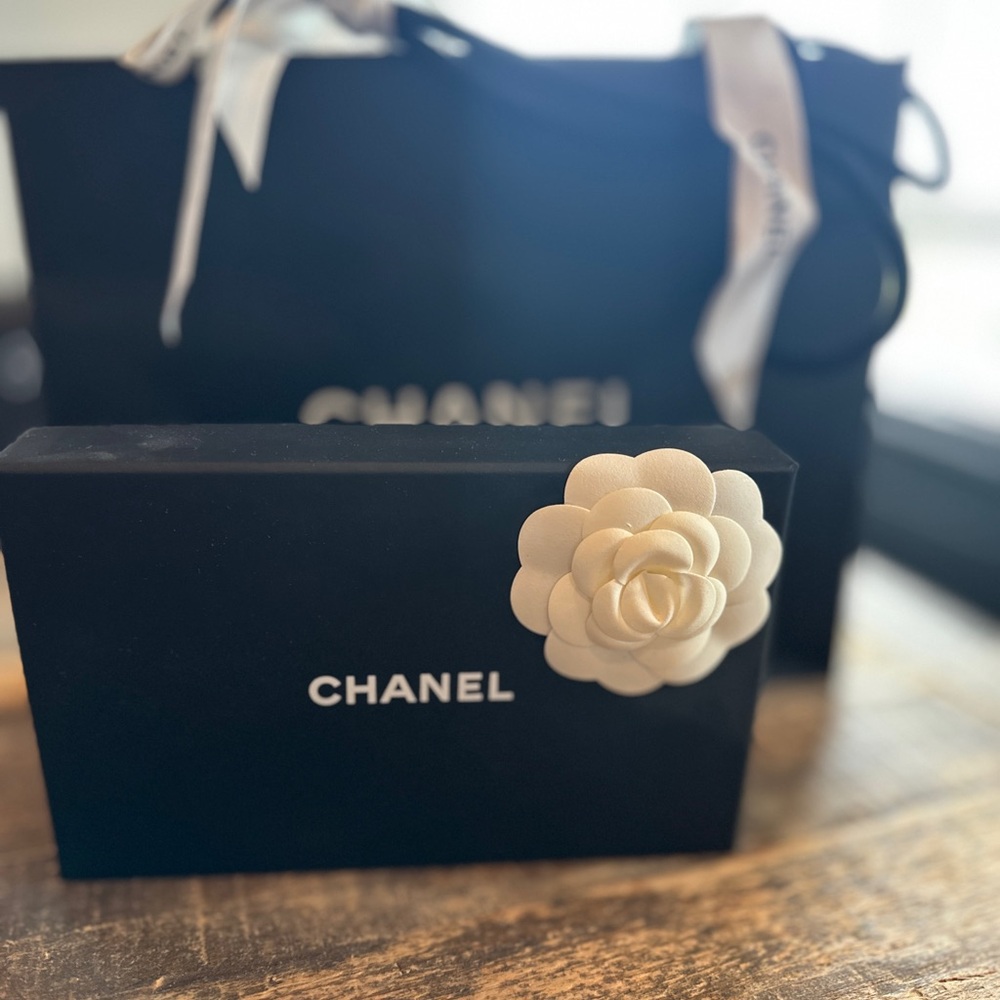 CHANEL Caviar Quilted O-Case - Picture 2 of 10